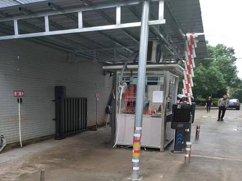 永安花園一期車牌識(shí)別+廣告小門